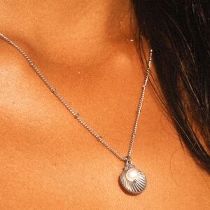 Atolea Seashell Pearl Necklace In Silver